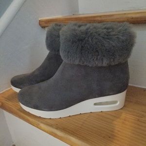 New DKNY faux fur grey boots size 7.5